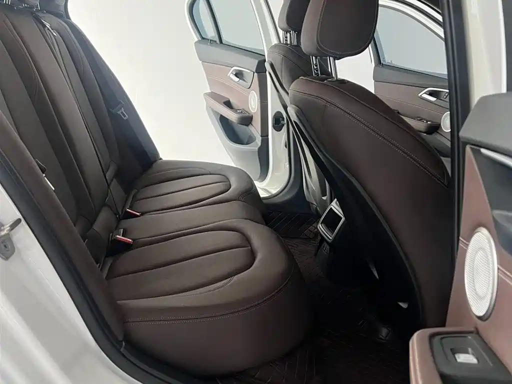 BMW 1 Series 2021 Facelift 120i M Sport Shadow Edition фото 10