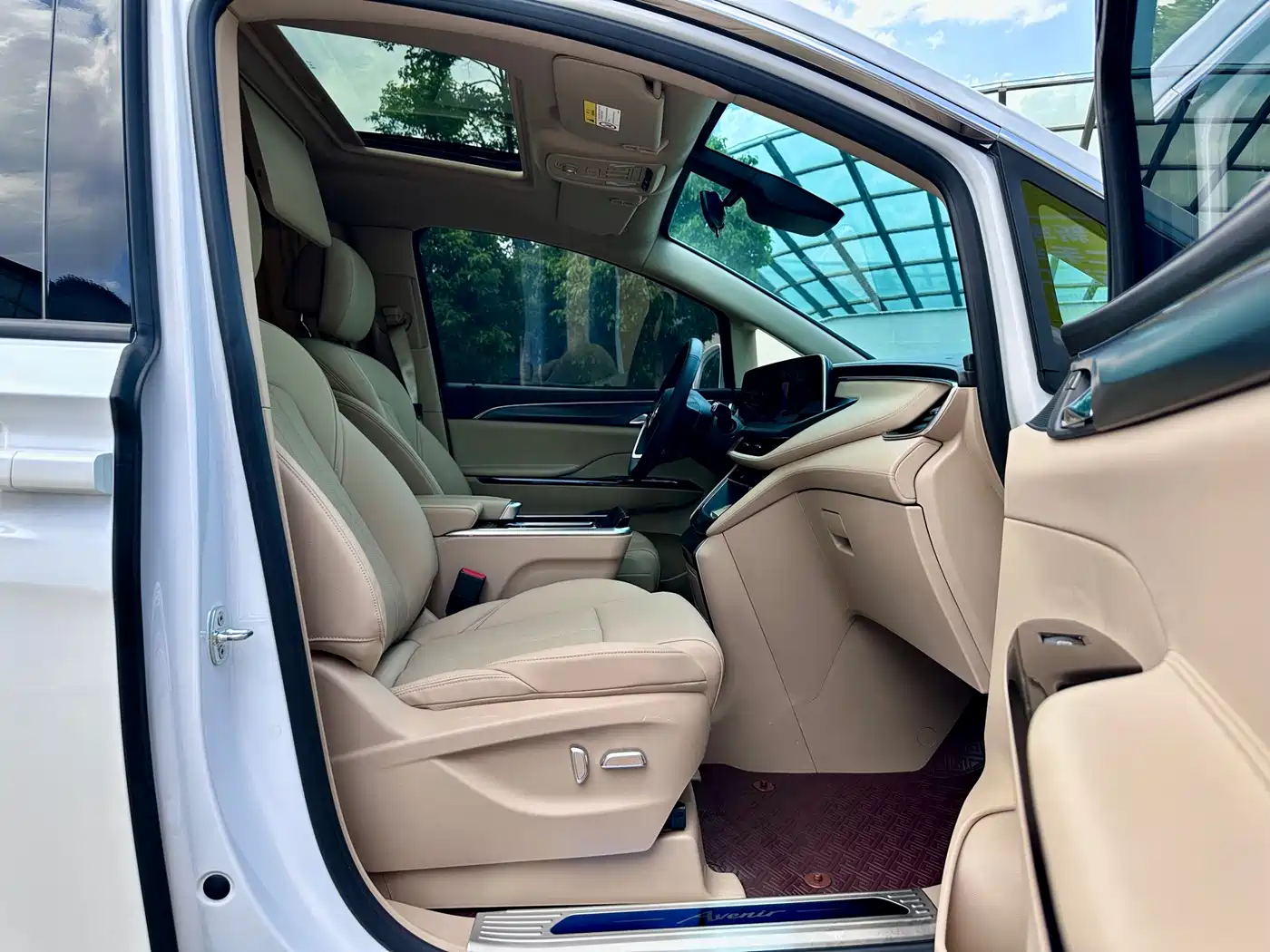 Buick GL8 New Energy 2025 Land Honor Premium Edition 7-Seater фото 20