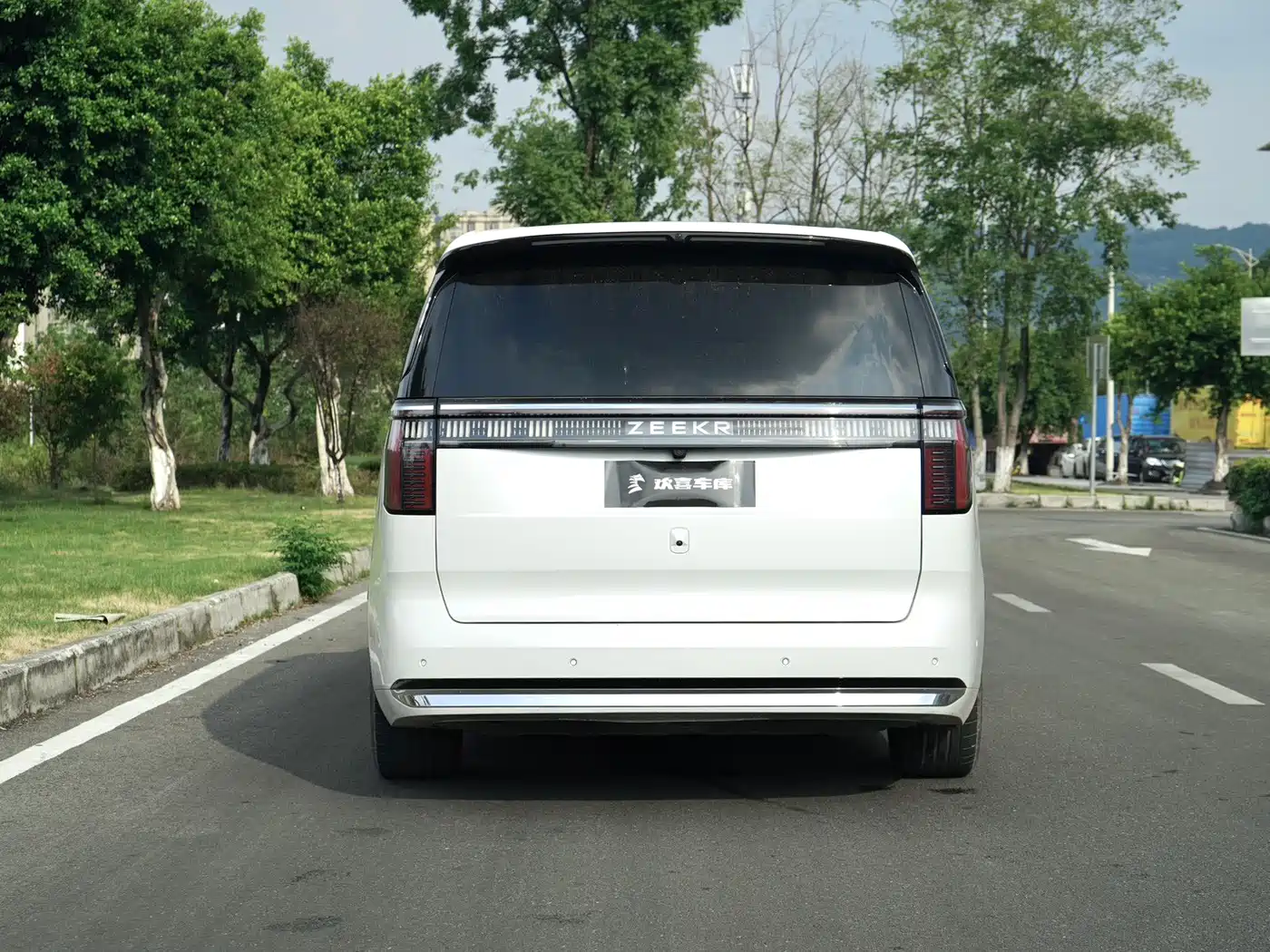 ZEEKR 009 2025 2024 7-Seat Aisle AWD Version 108kWh