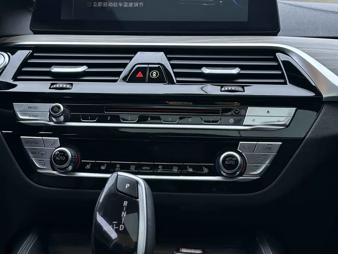 BMW 5 Series New Energy 2019 530Le Luxury Package фото 6