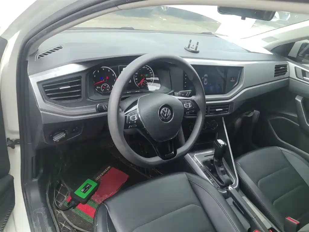 Volkswagen Polo 2019 Plus 1.5L Automatic Panorama Enjoyment Edition фото 11