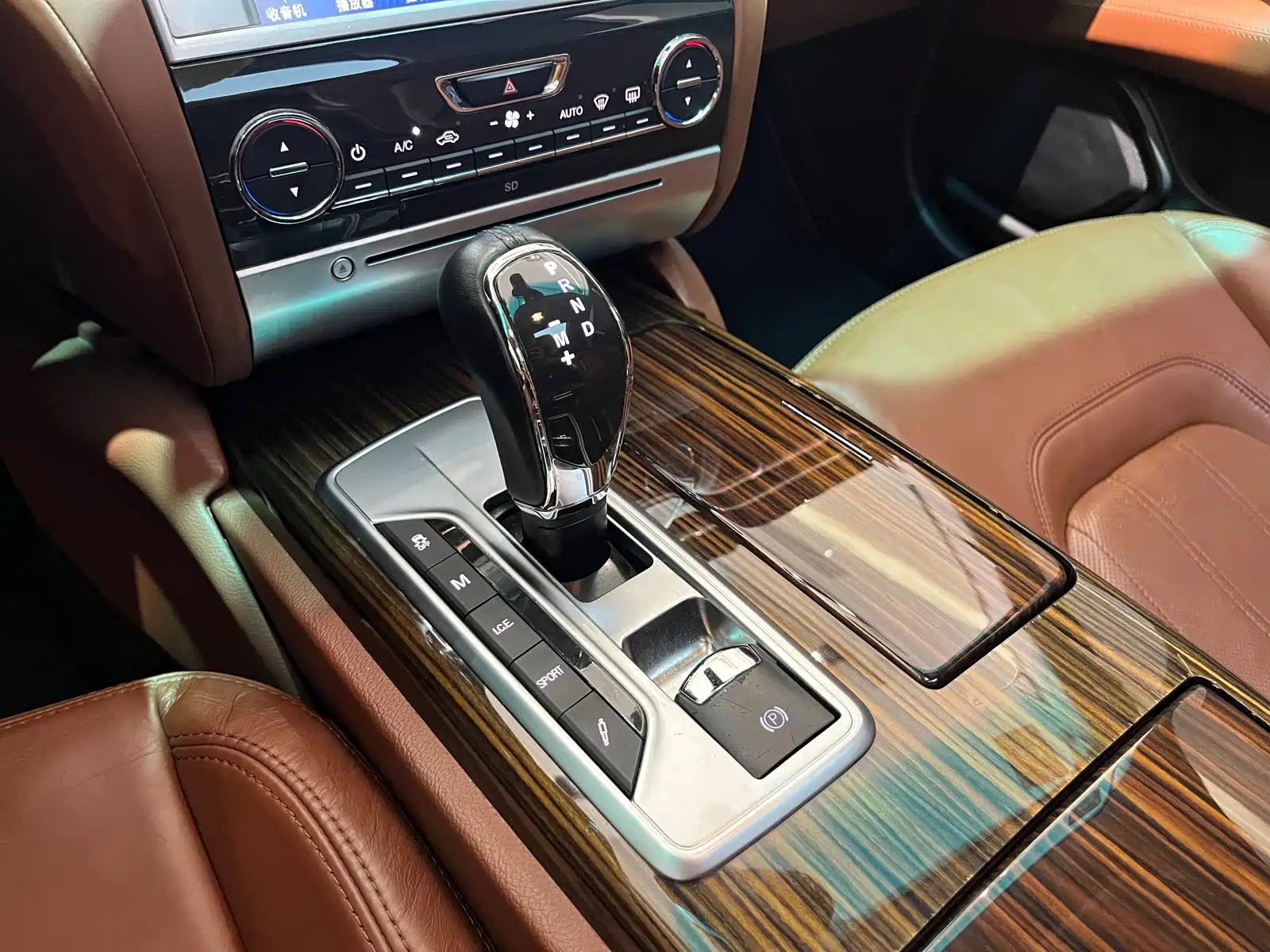 Photo 14 - Maserati Quattroporte