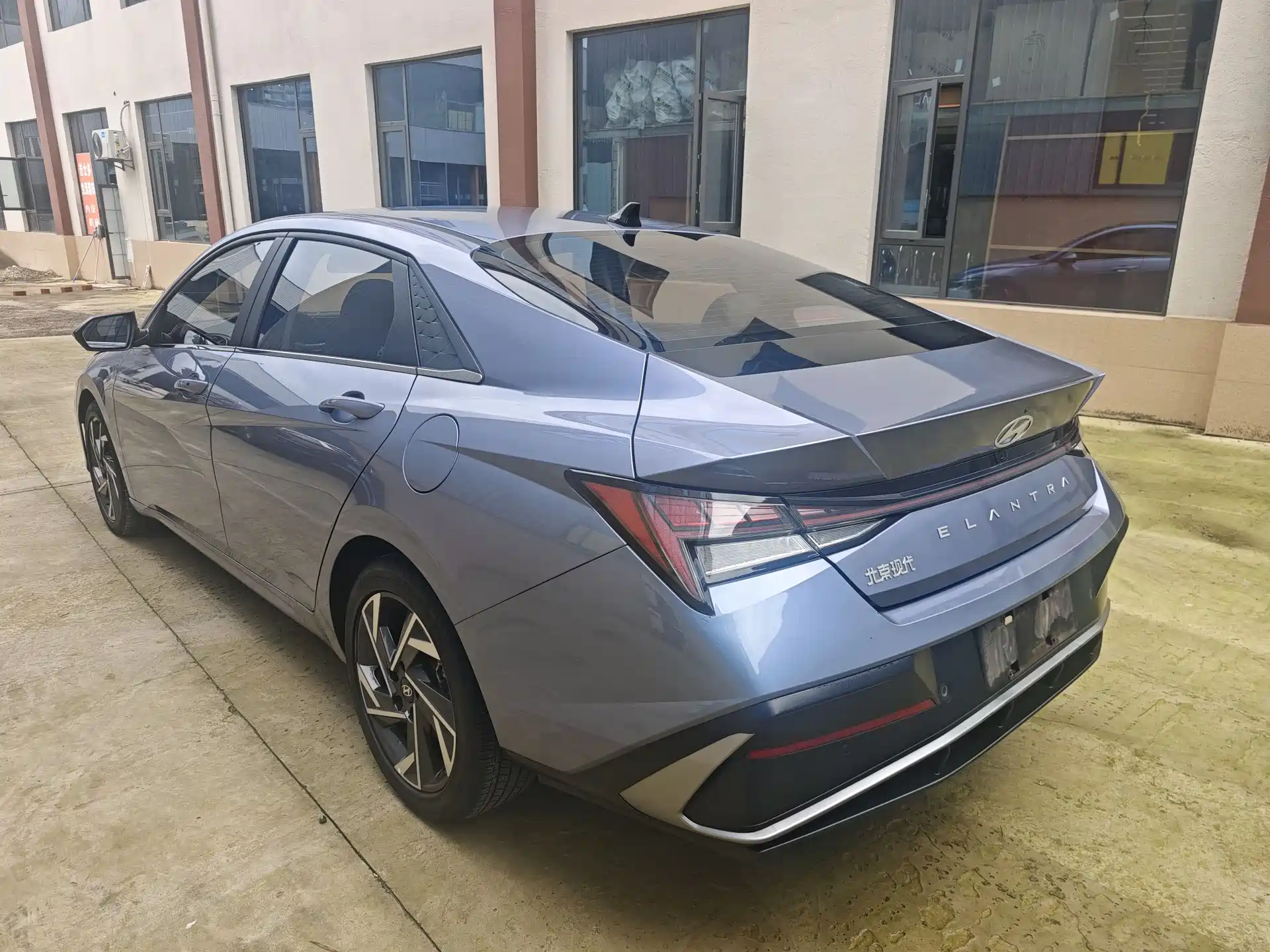 Photo 6 - Hyundai Elantra