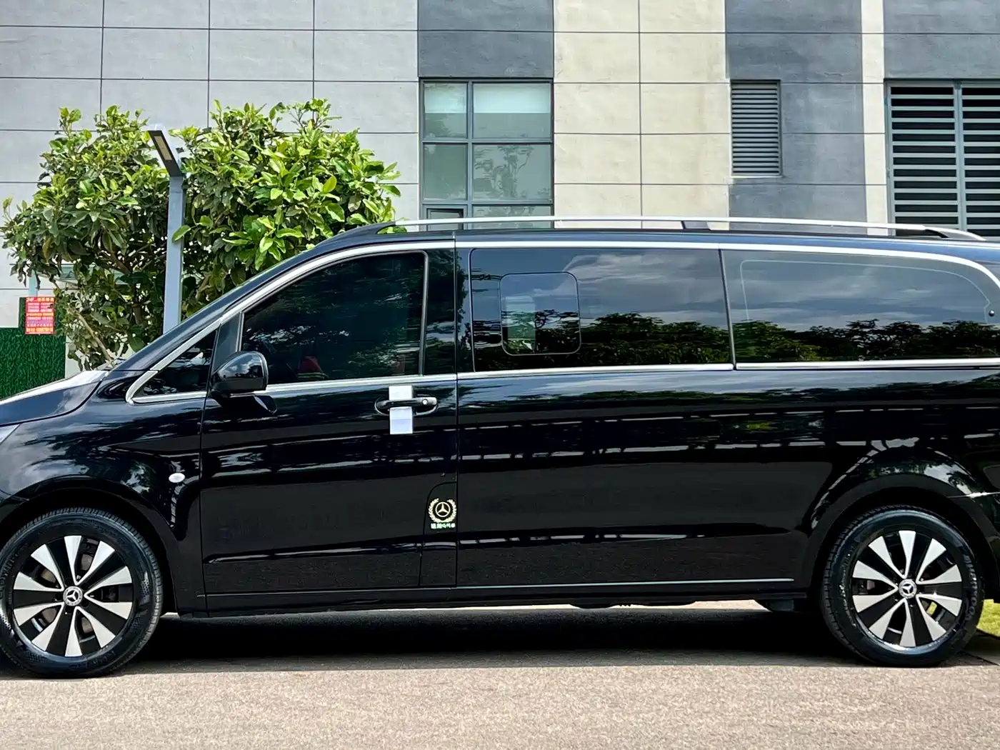 Mercedes-Benz Vito 2023 2.0T Elite 7-Seater фото 4