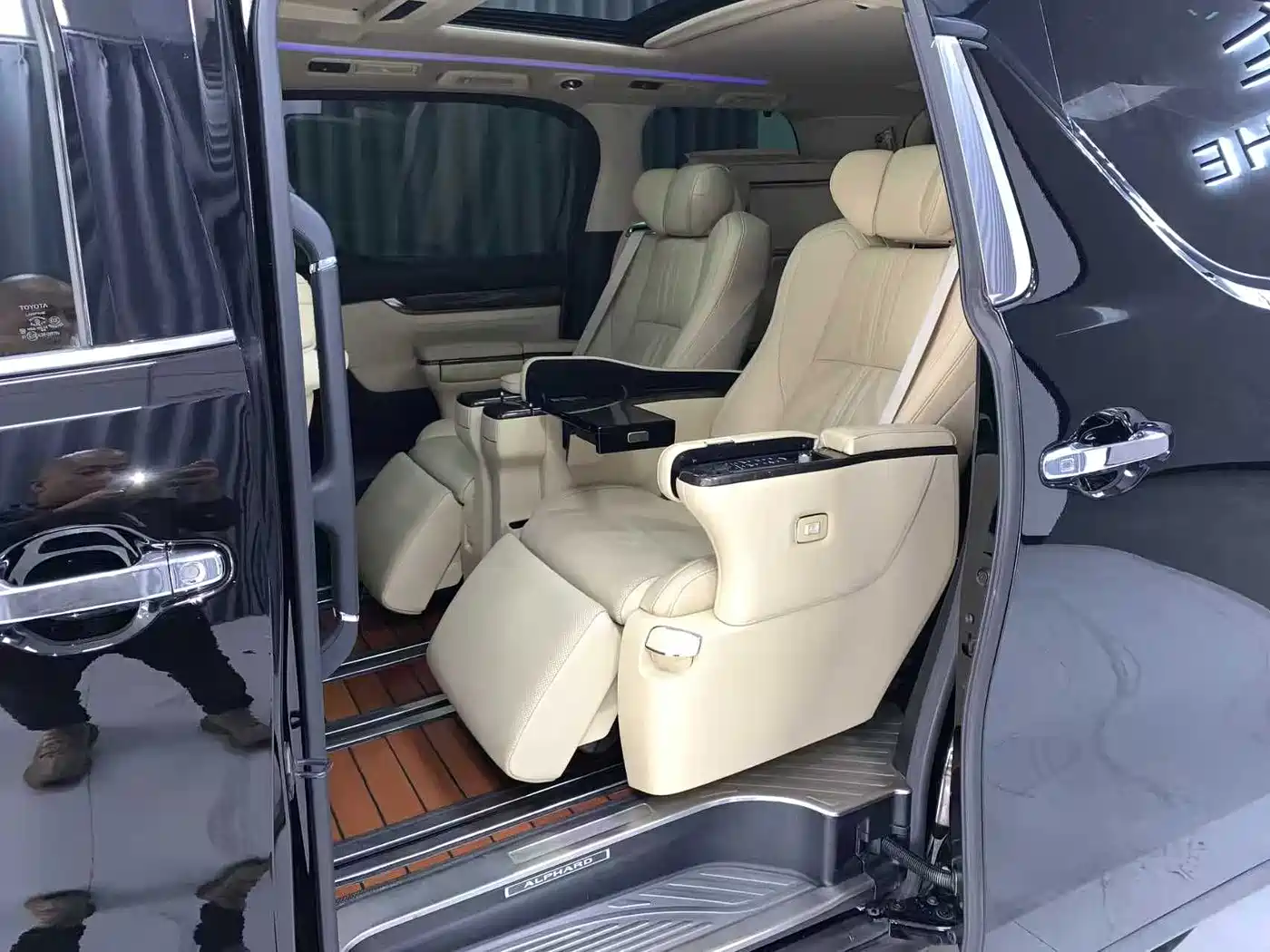 Toyota Alphard 2019 Hybrid 2.5L Premium Edition фото 9