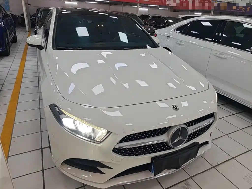 Mercedes-Benz A-Class 2019 A 200 L Sport Sedan фото 4