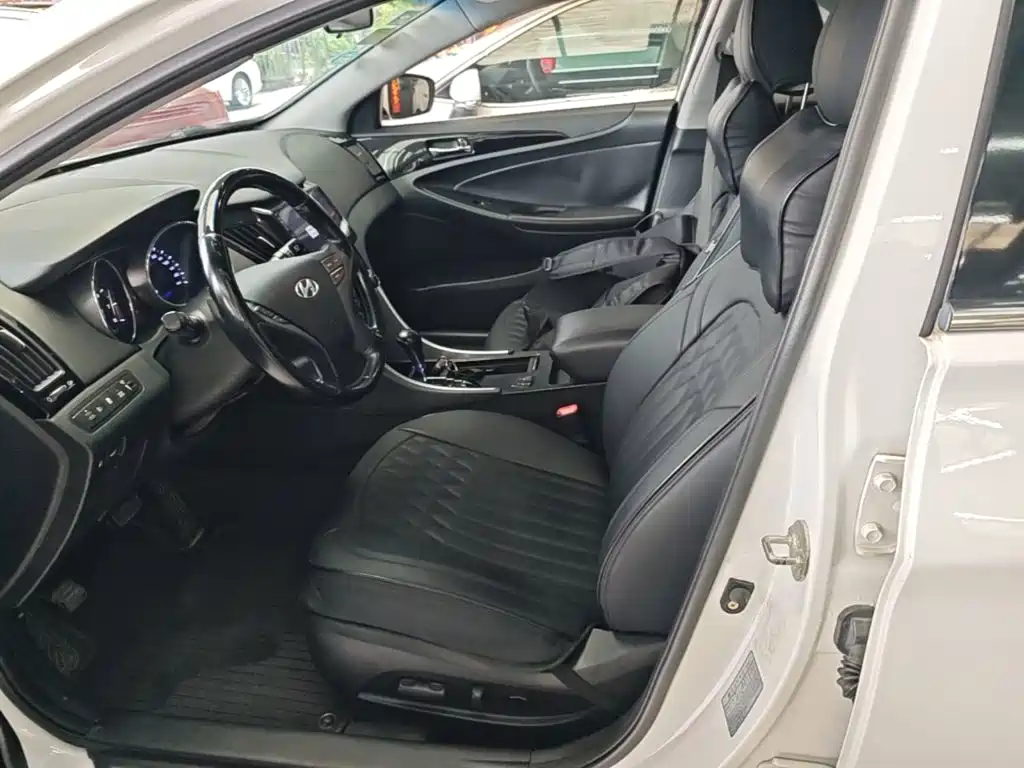 Фото 15 - Hyundai Sonata
