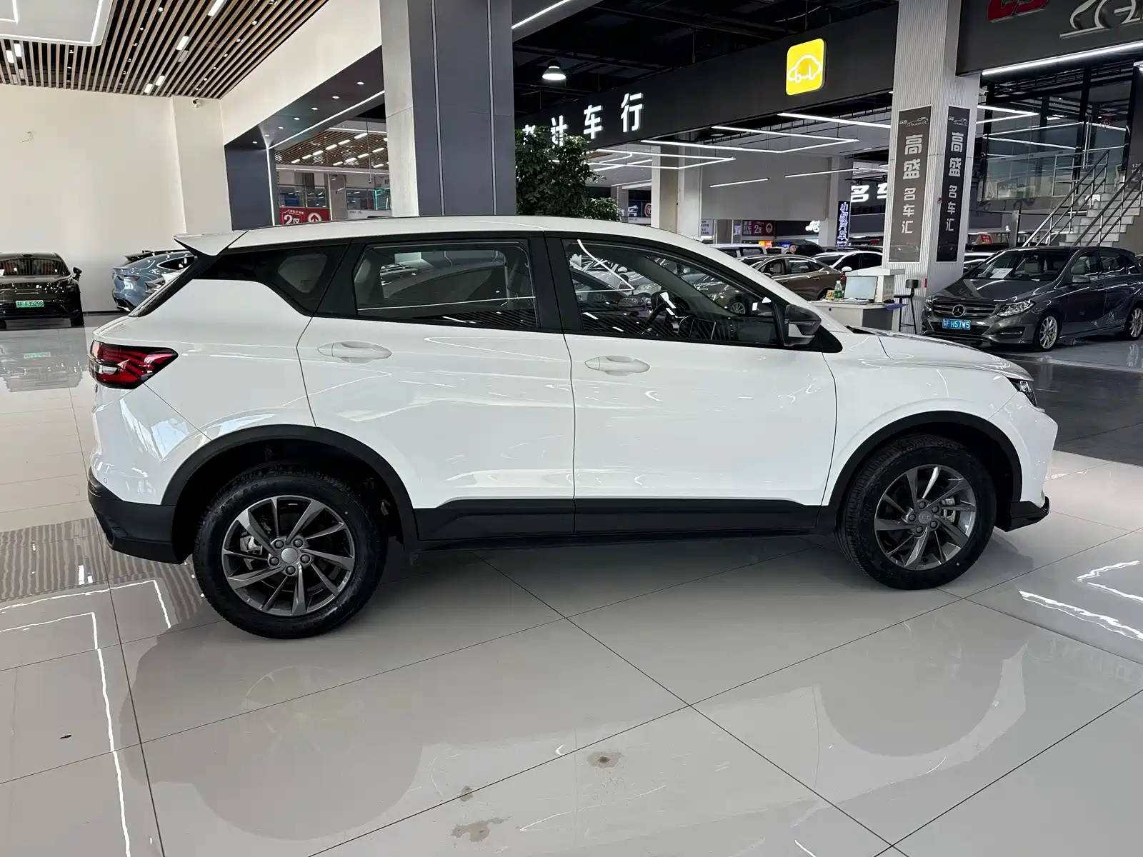 Фото 19 - Geely Coolray