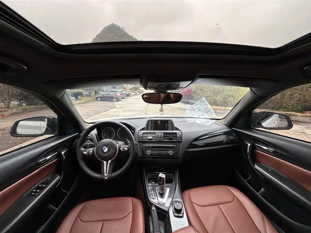 BMW 1 Series (Import) 2012 118i Leading фото 4