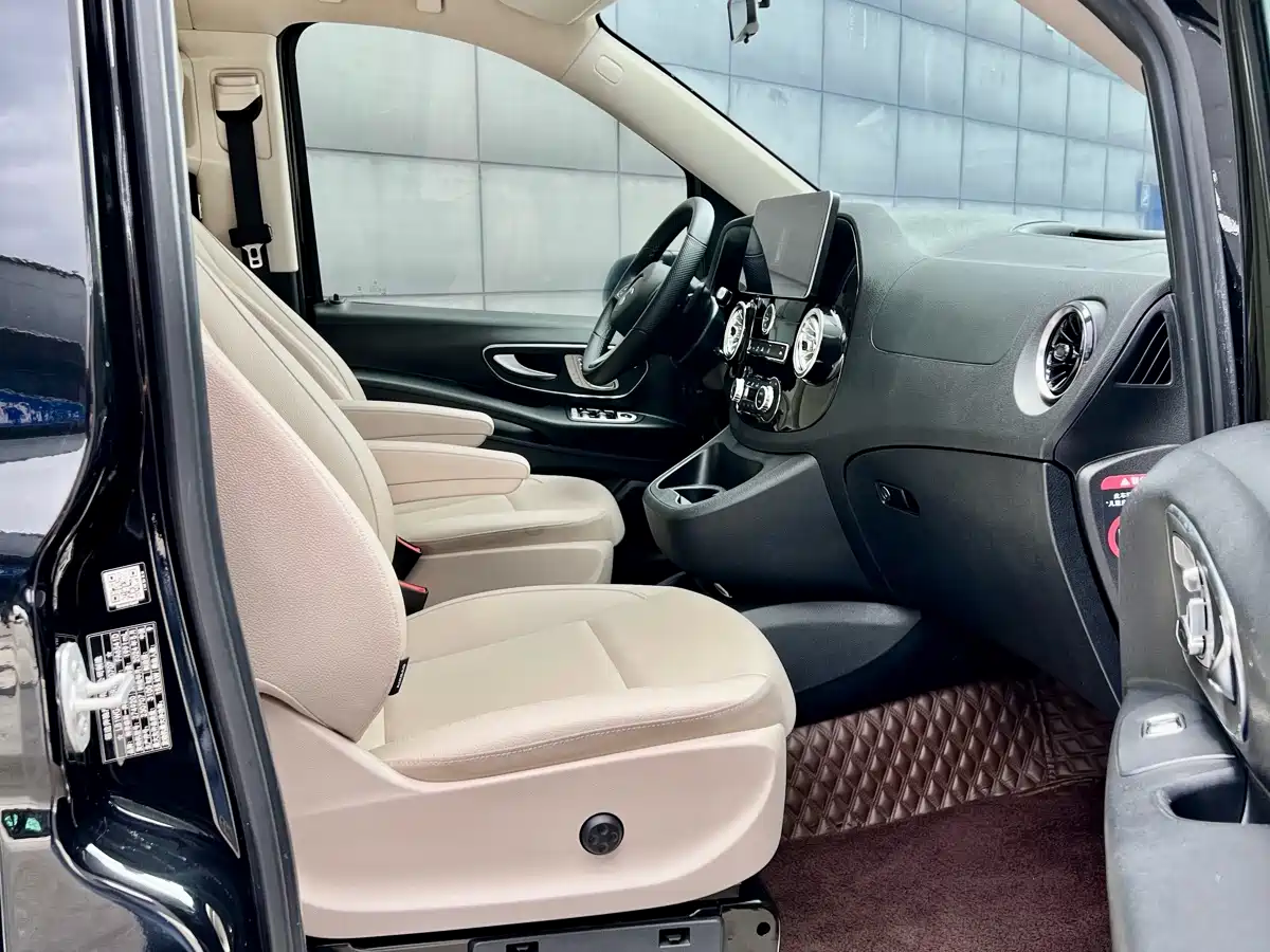 Mercedes-Benz Vito 2023 2.0T Elite 9-Seater фото 9