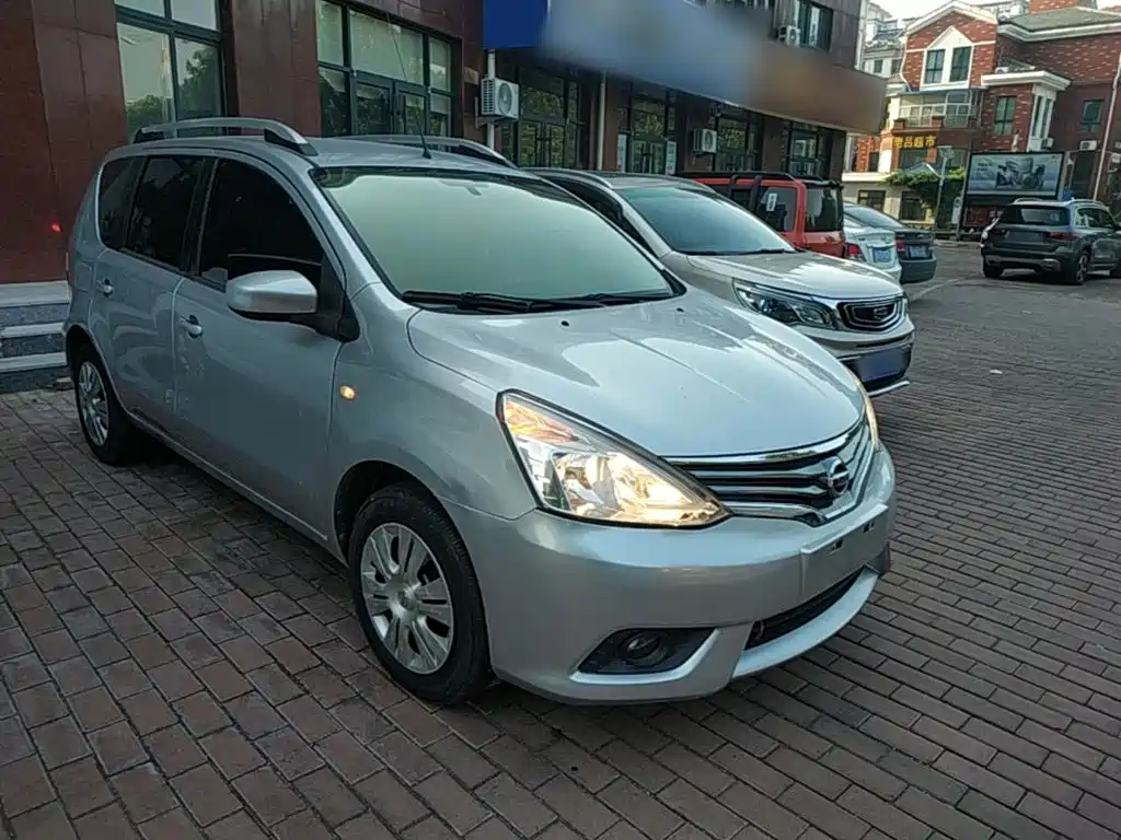 Nissan Livina 2015 2013 1.6XE CVT Comfort