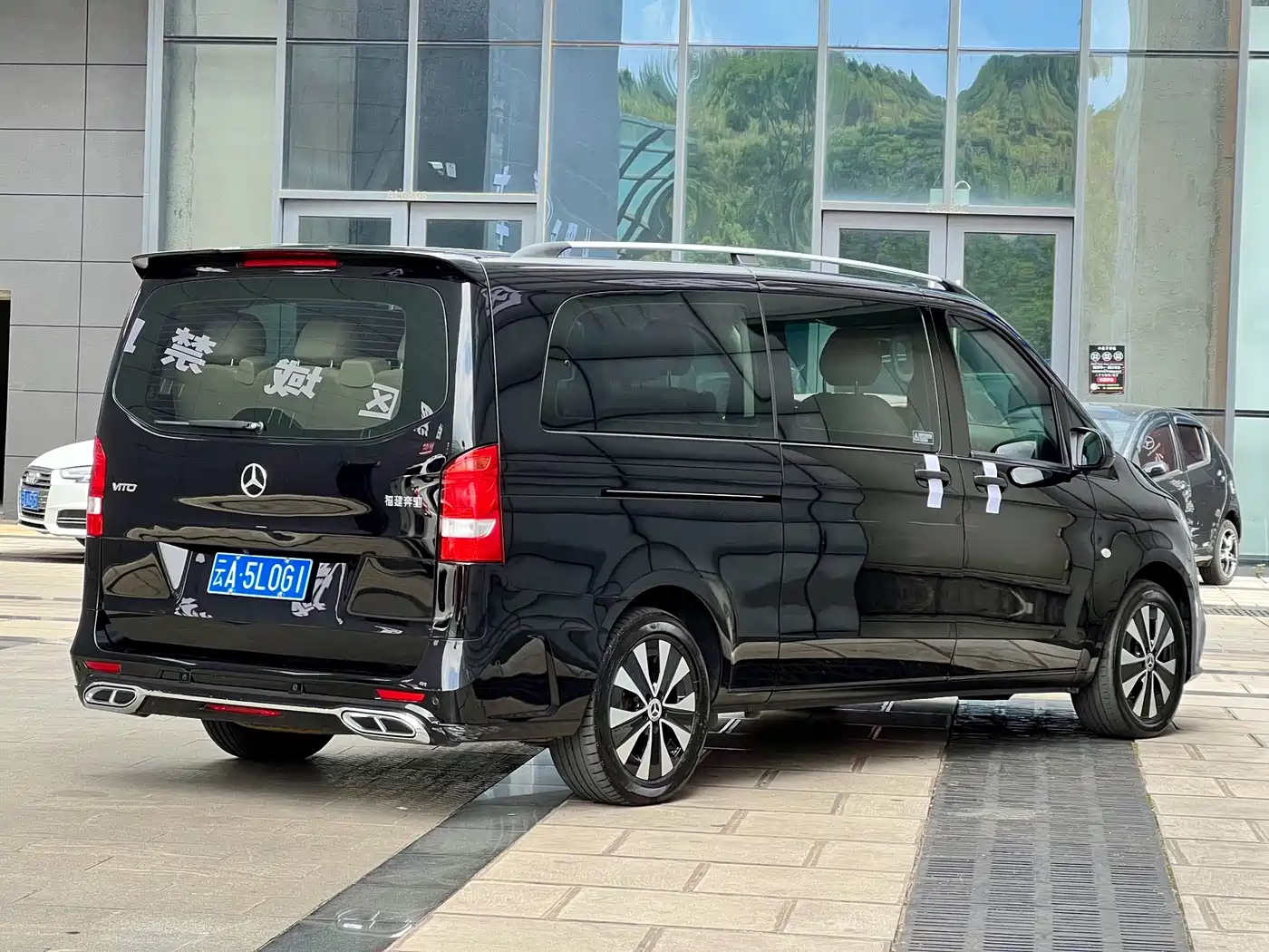 Mercedes-Benz Vito 2023 2.0T Elite 9-Seater фото 7