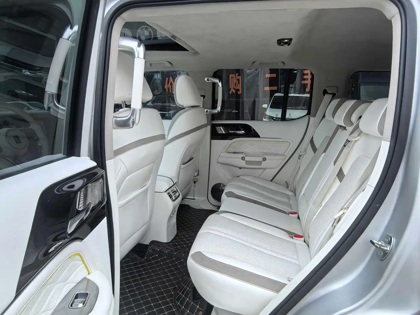 TANK CO CREATION TANK 300