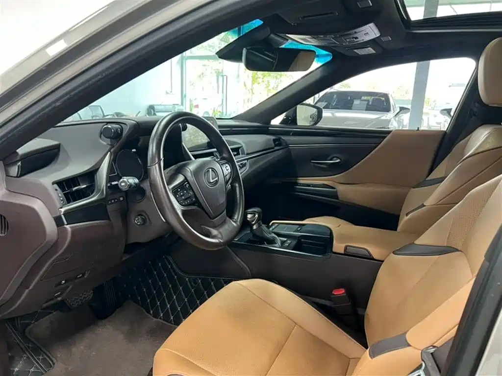 Lexus ES 2020 200 Excellence фото 4