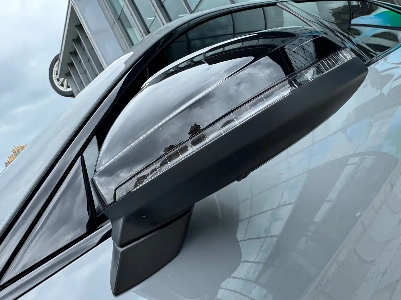 Фото 34 - Audi A4L