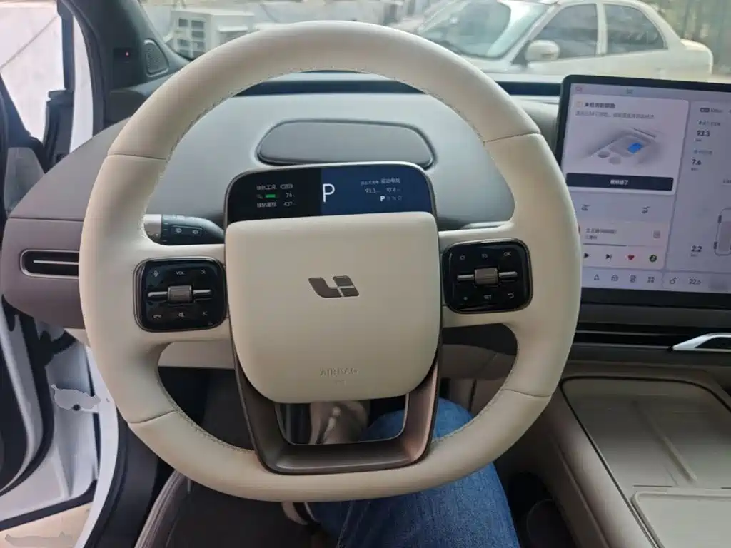Photo 11 - Li Auto i6