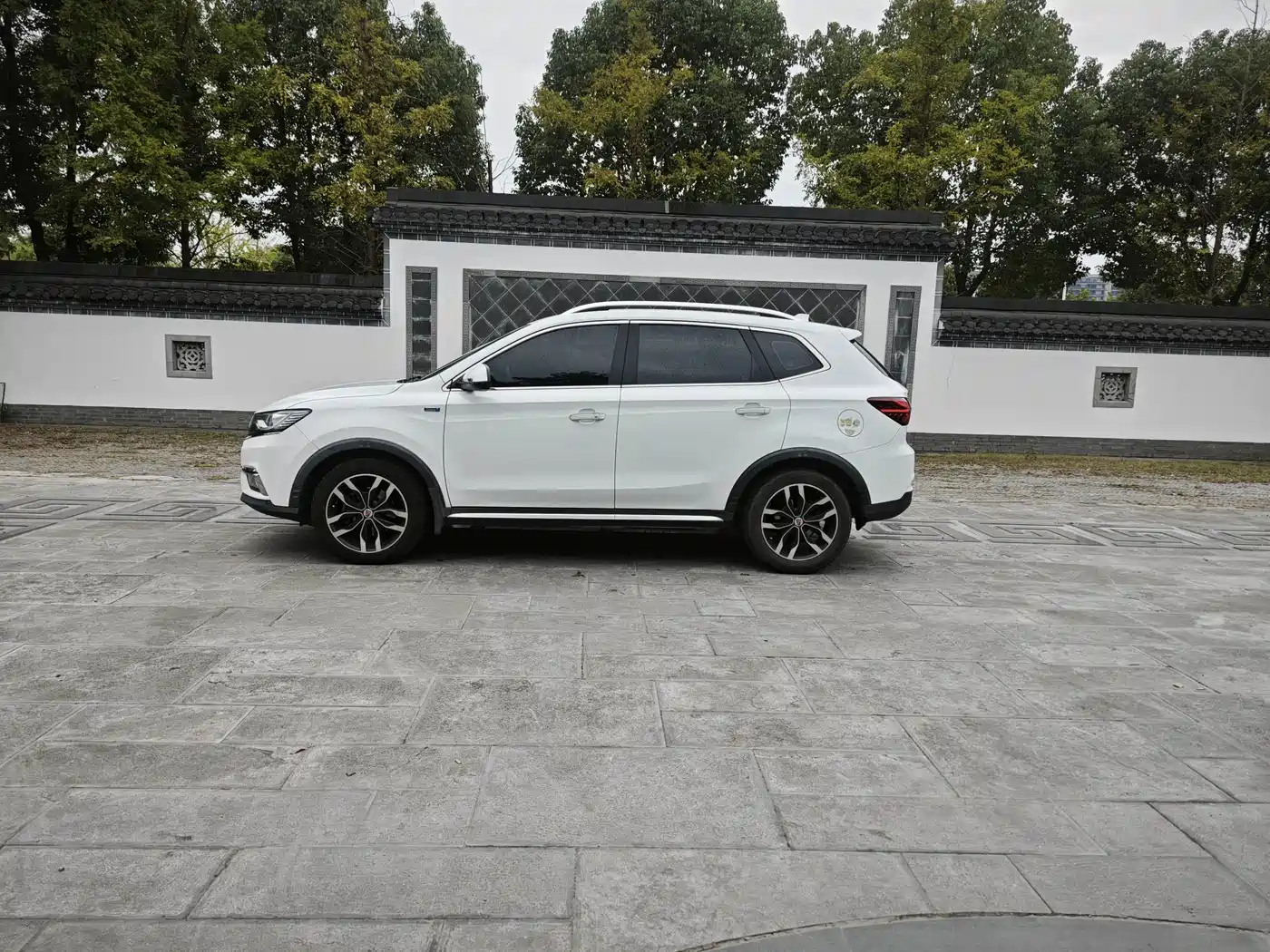 Roewe RX5 2016 2016 20T 2WD Automatic Internet Smart Edition