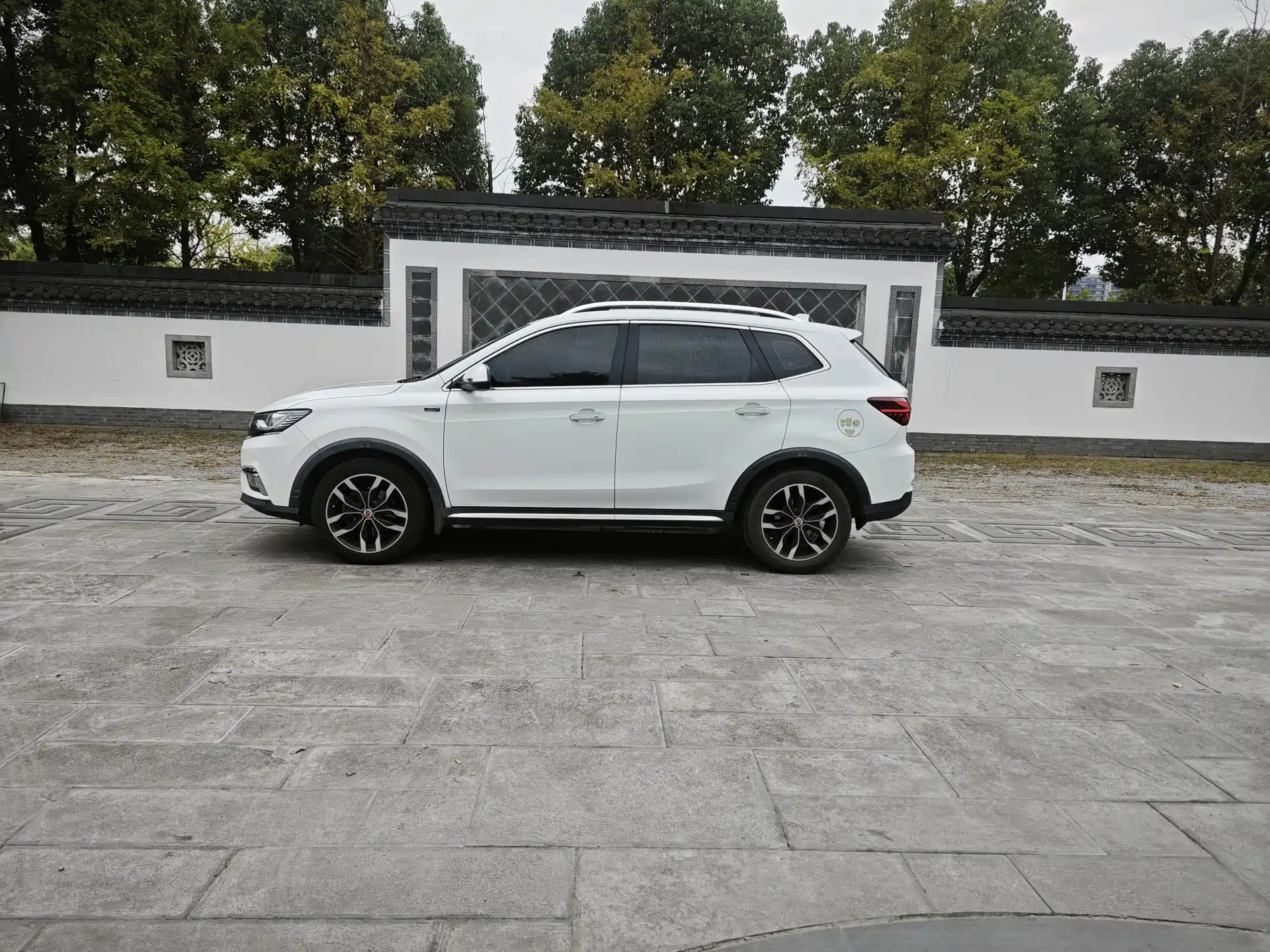 Фото 8 - Roewe RX5