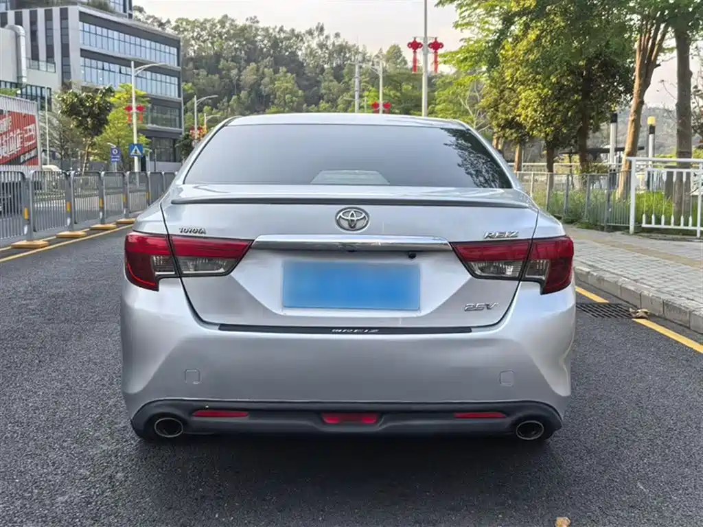 Toyota Reiz 2013 2.5V Premium Edition фото 25