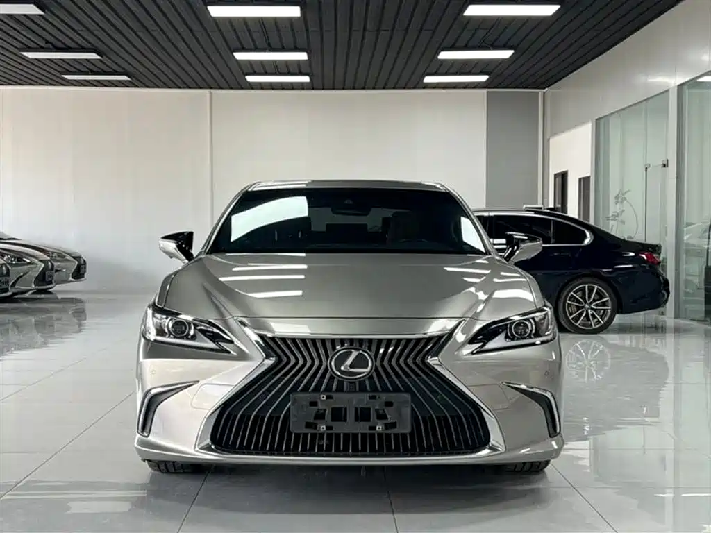 Lexus ES 2020 200 Excellence фото 2
