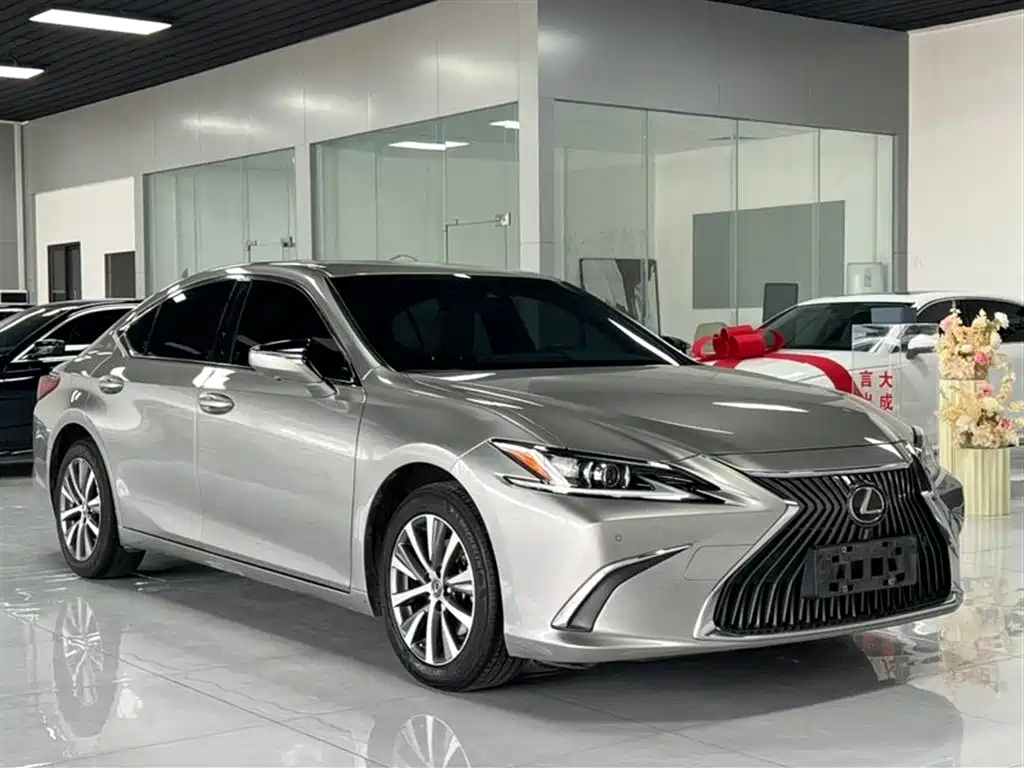 Lexus ES 2020 200 Excellence фото 3
