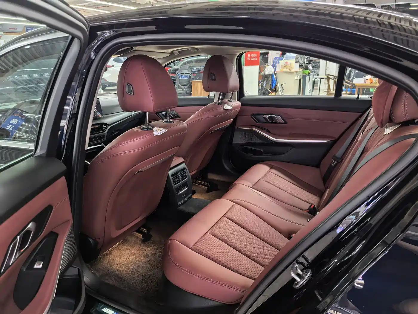 BMW 3 Series 2026 325Li M Sport Package фото 6