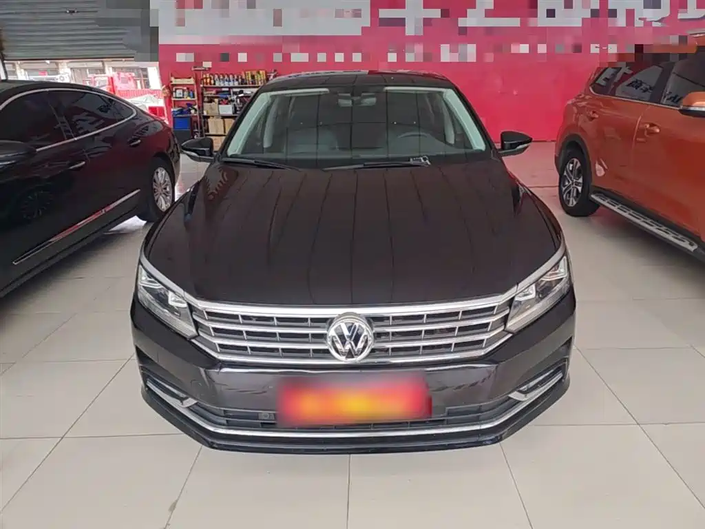 Volkswagen Passat 2017 330TSI DSG Luxury фото 3