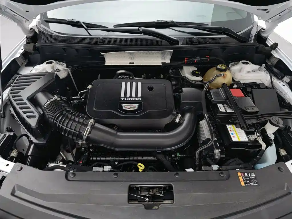 CADILLAC XT6