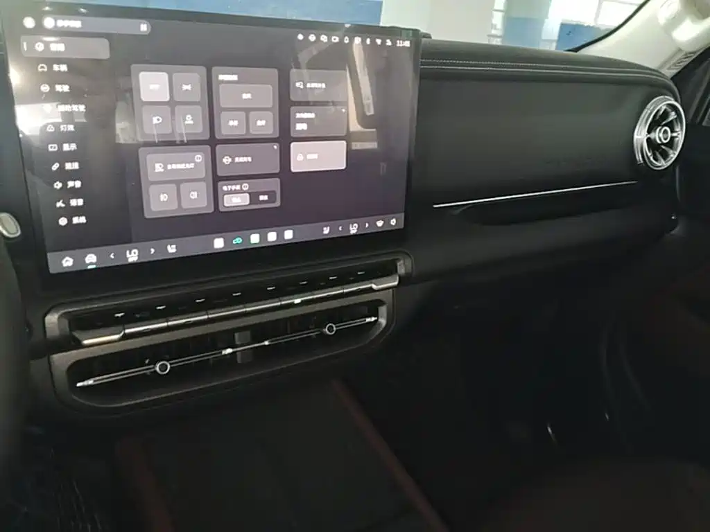 Tank 300 2026 2025 2.0T Challenger