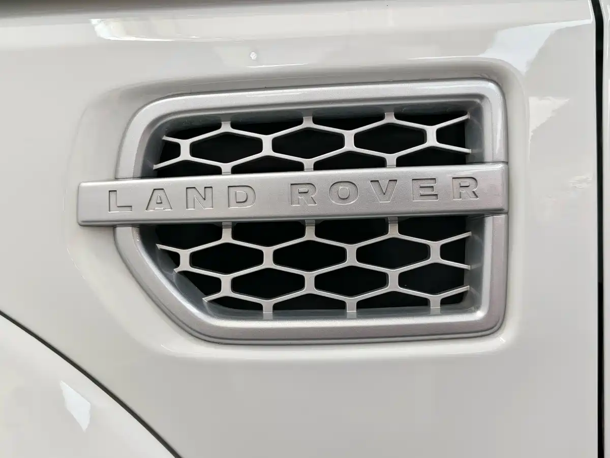 Land Rover Discovery 2012 5.0 V8 SE фото 16