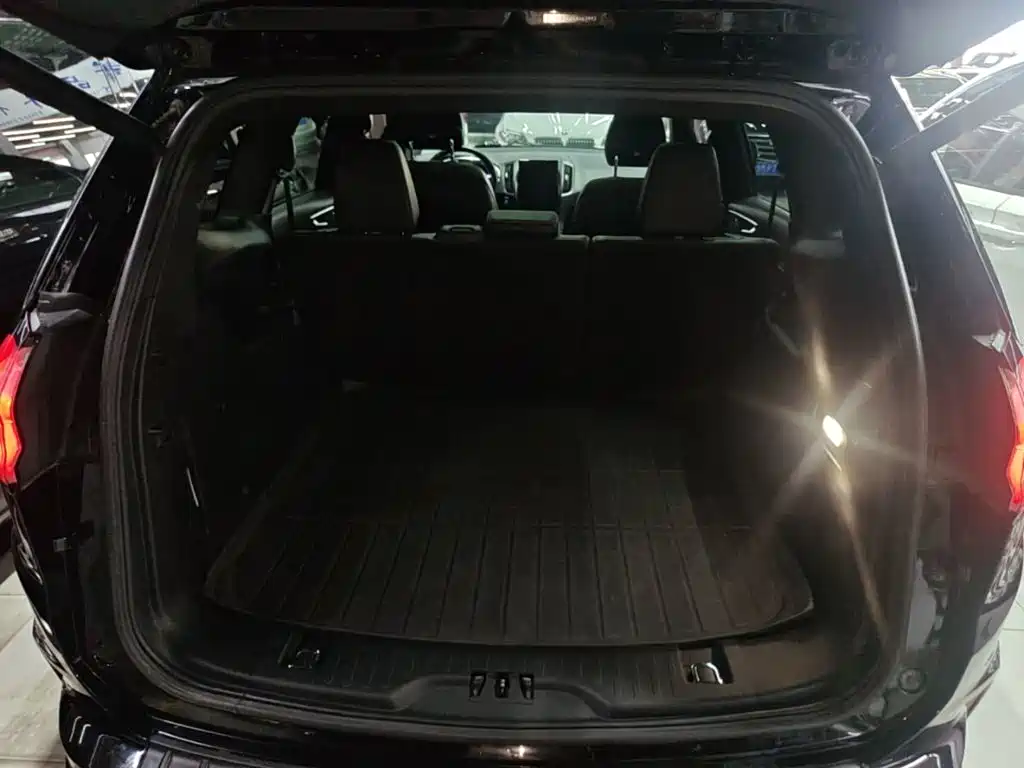 Фото 19 - Ford Edge