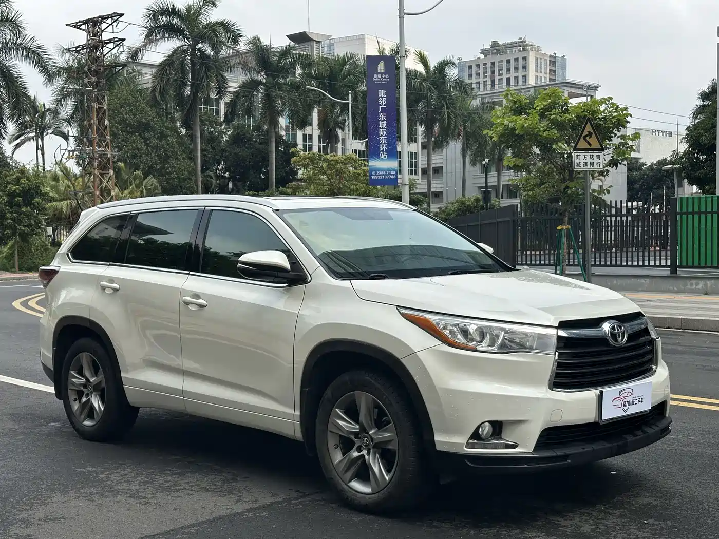 Toyota Highlander 2015 2.0T FWD Luxury Edition 7-seater фото 3
