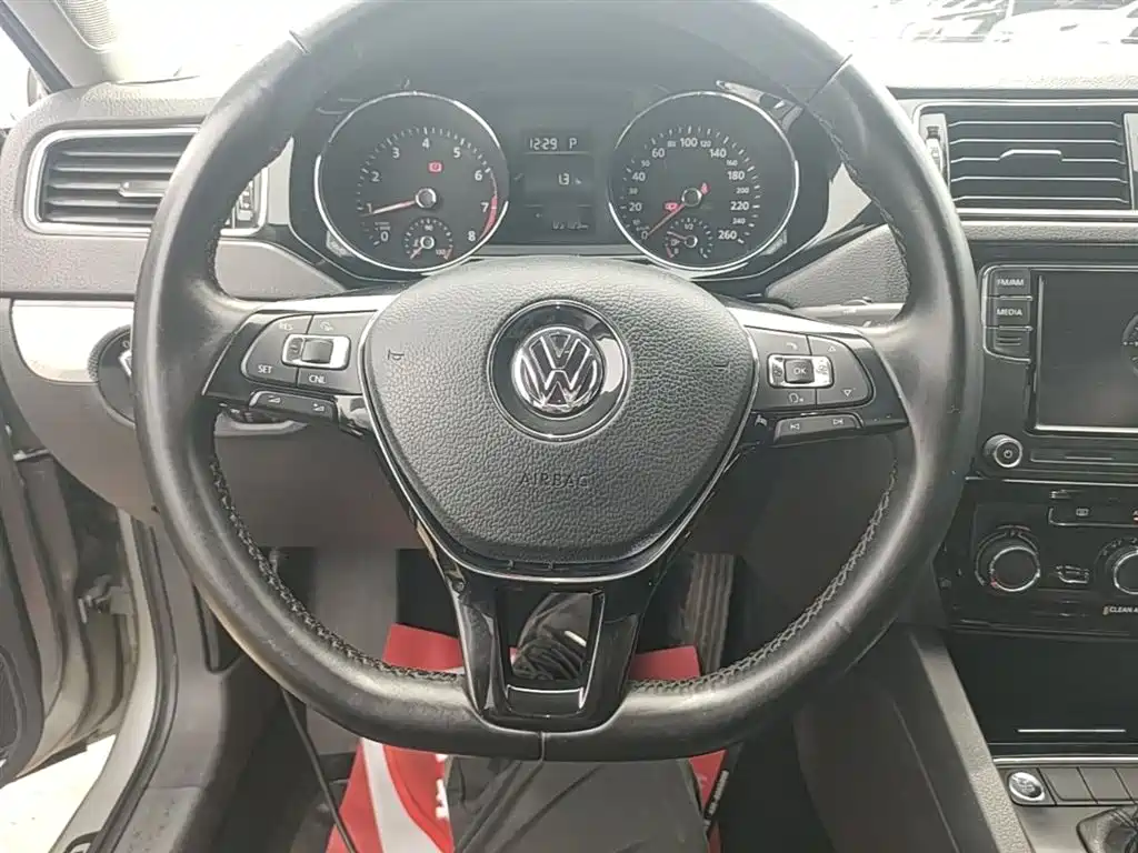 Volkswagen Sagitar 2017 230TSI Automatic Comfort фото 11