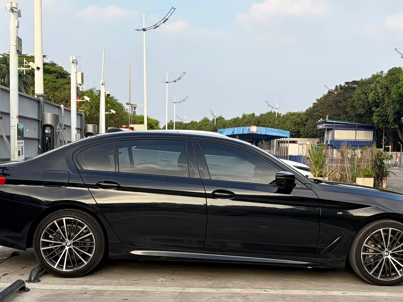 BMW 5 Series 2019 530Li Premium M Sport Package фото 5