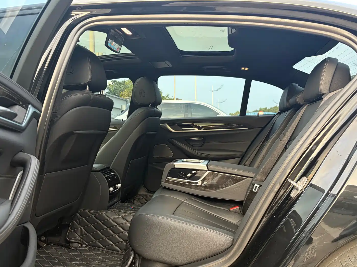 BMW 5 Series 2019 530Li Premium M Sport Package фото 30