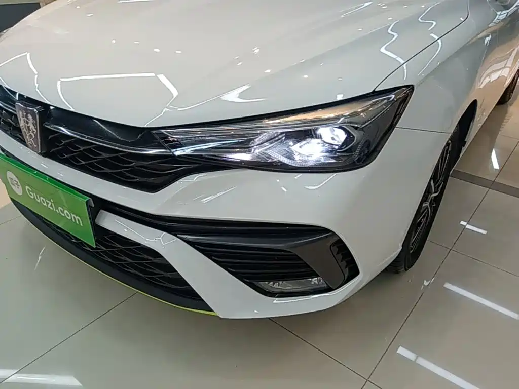 Фото 24 - Roewe i5