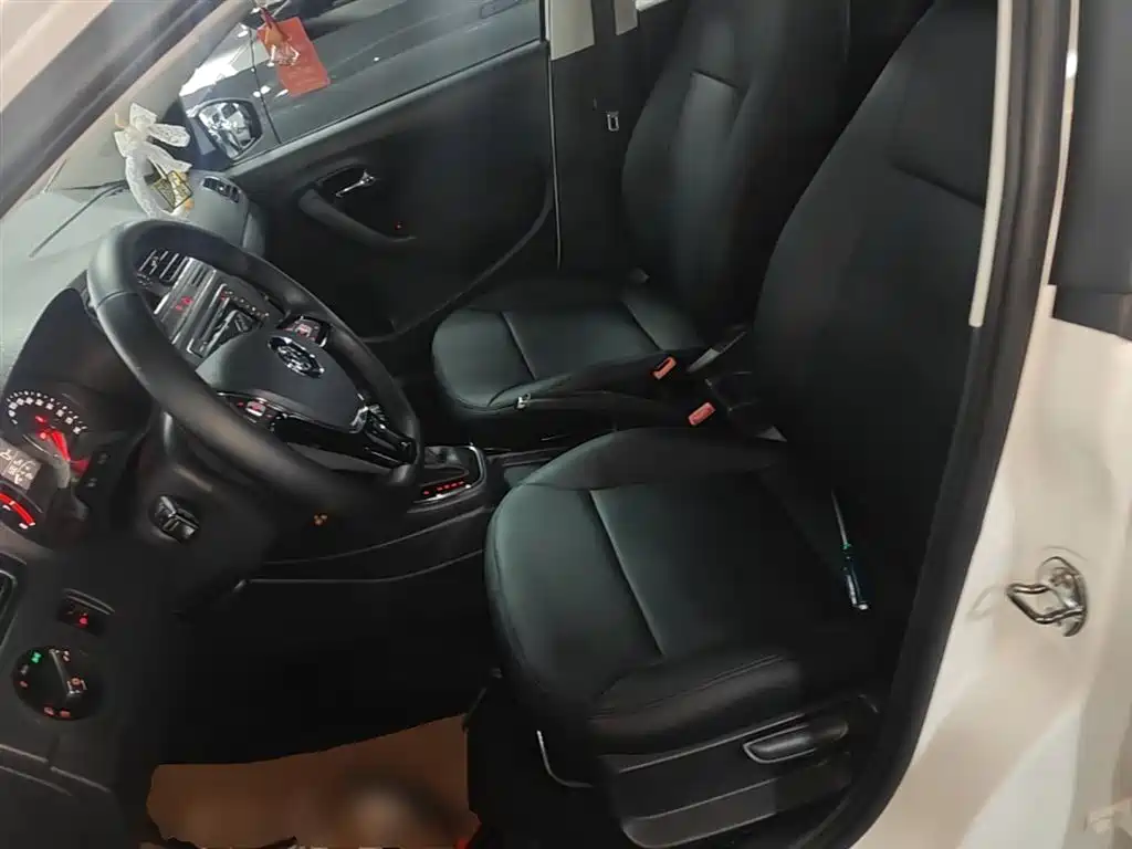Volkswagen Polo 2016 1.6L Automatic Comfort фото 15