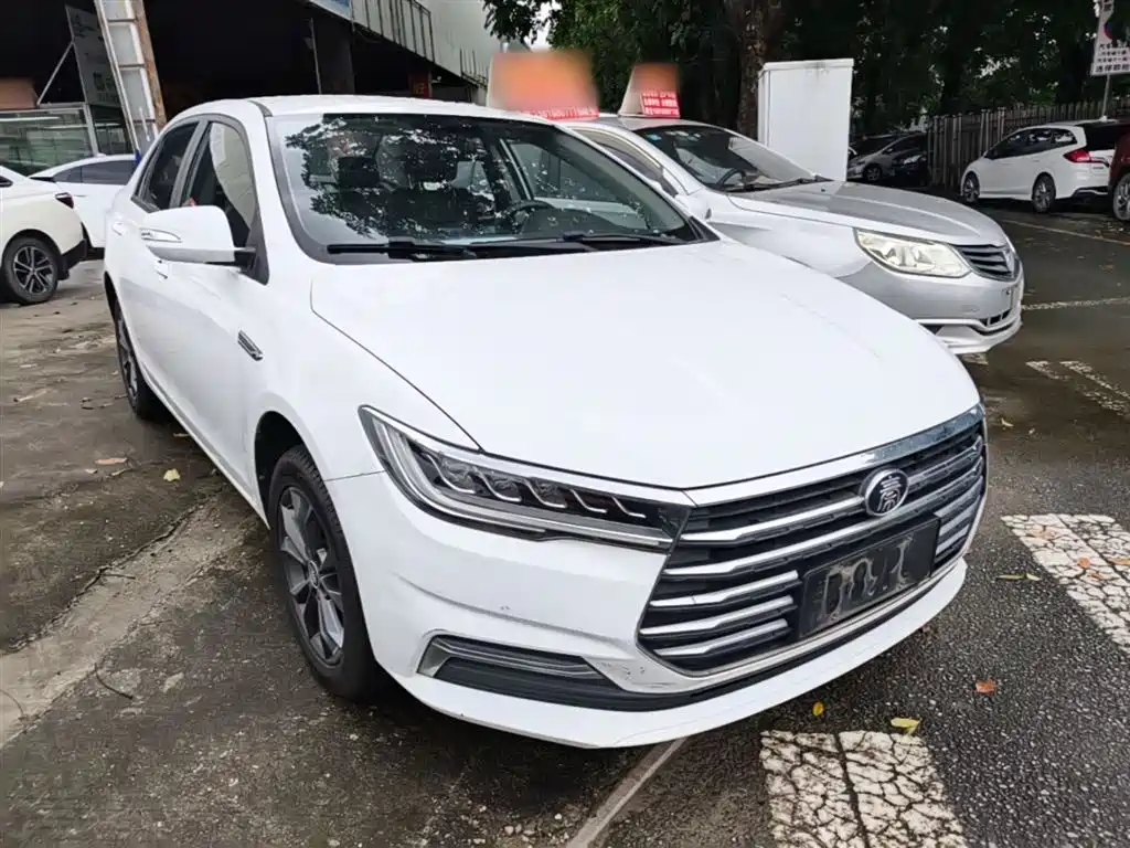 BYD Qin 2019 1.5L Automatic Luxury Edition фото 4