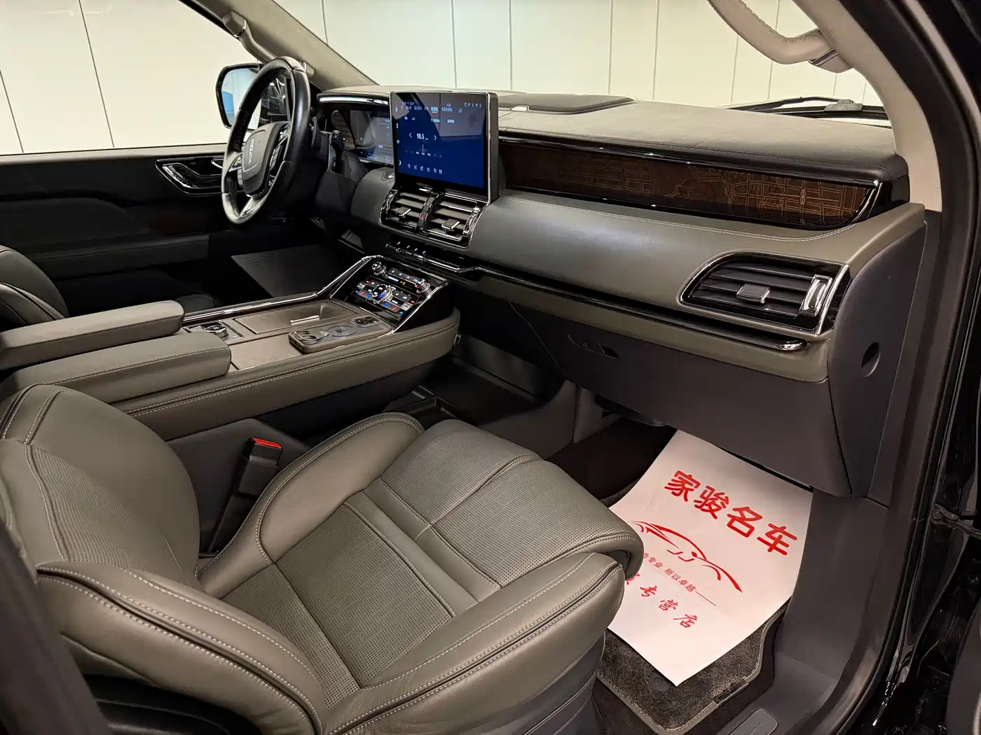 LINCOLN NAVIGATOR