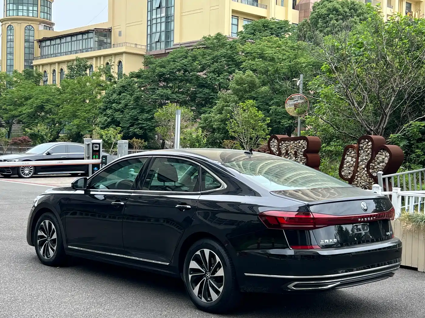 Volkswagen Passat 2022 330TSI Starlight Elite Edition фото 4
