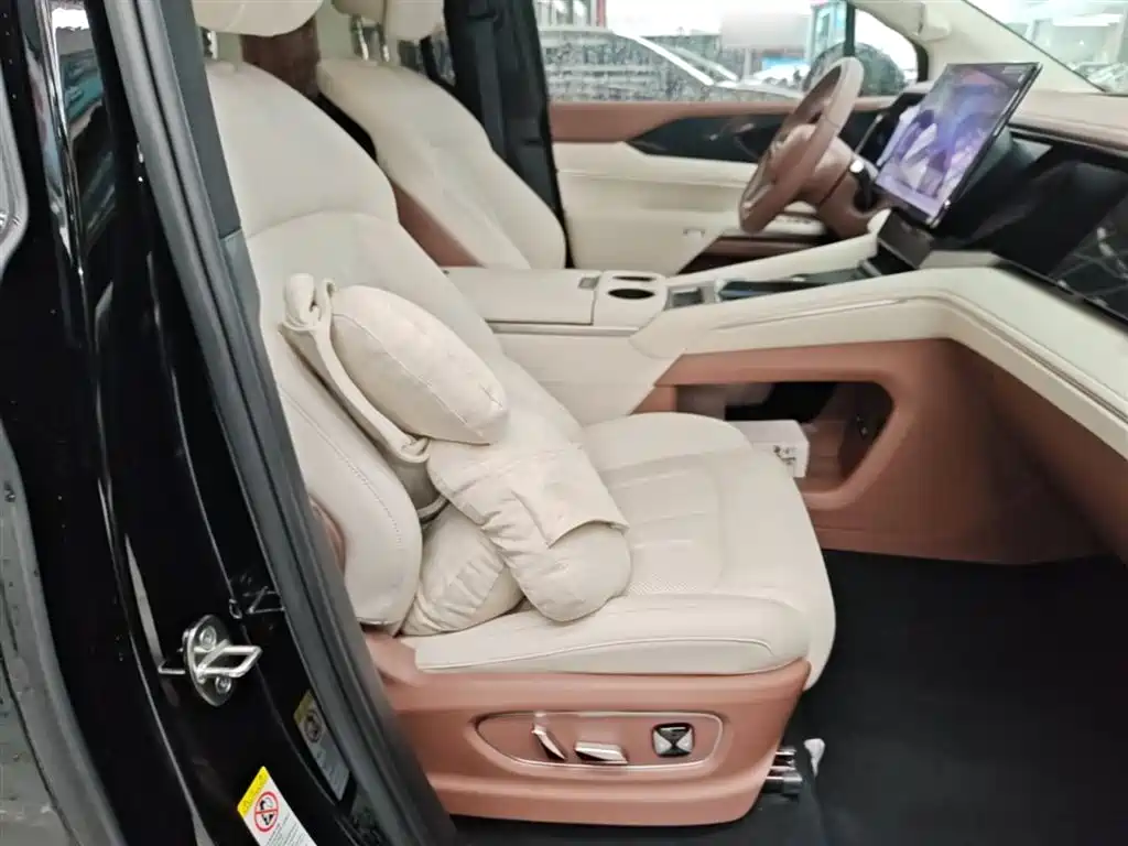 BYD Xia 2025 DM-i 1.5T 180km Surpass Edition фото 25