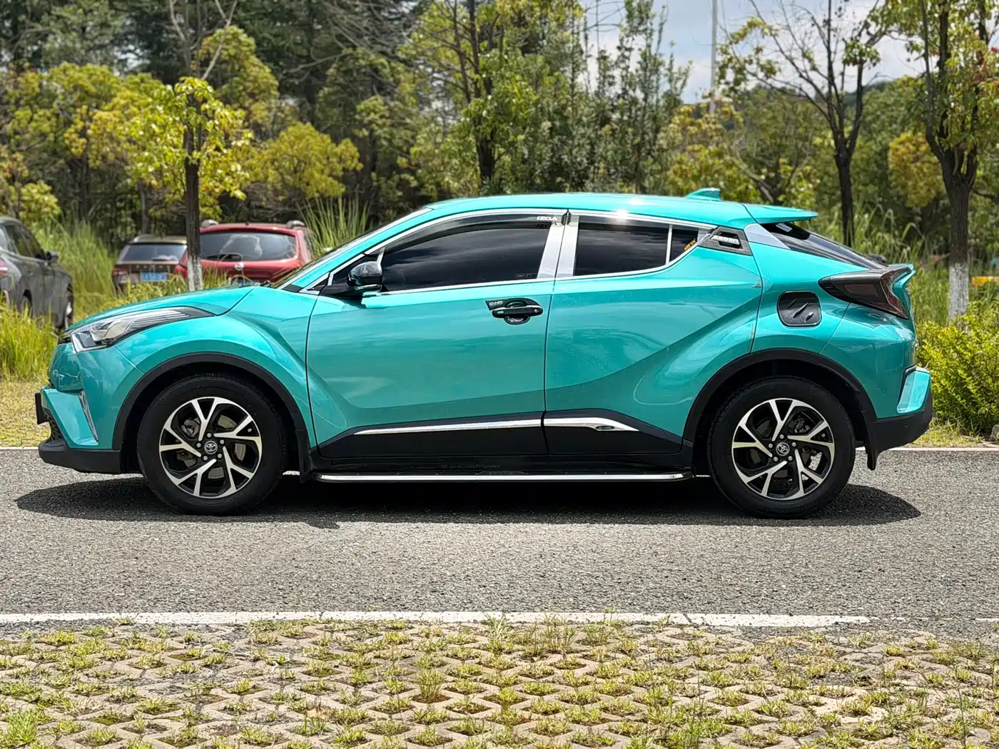 Фото 4 - Toyota C-HR