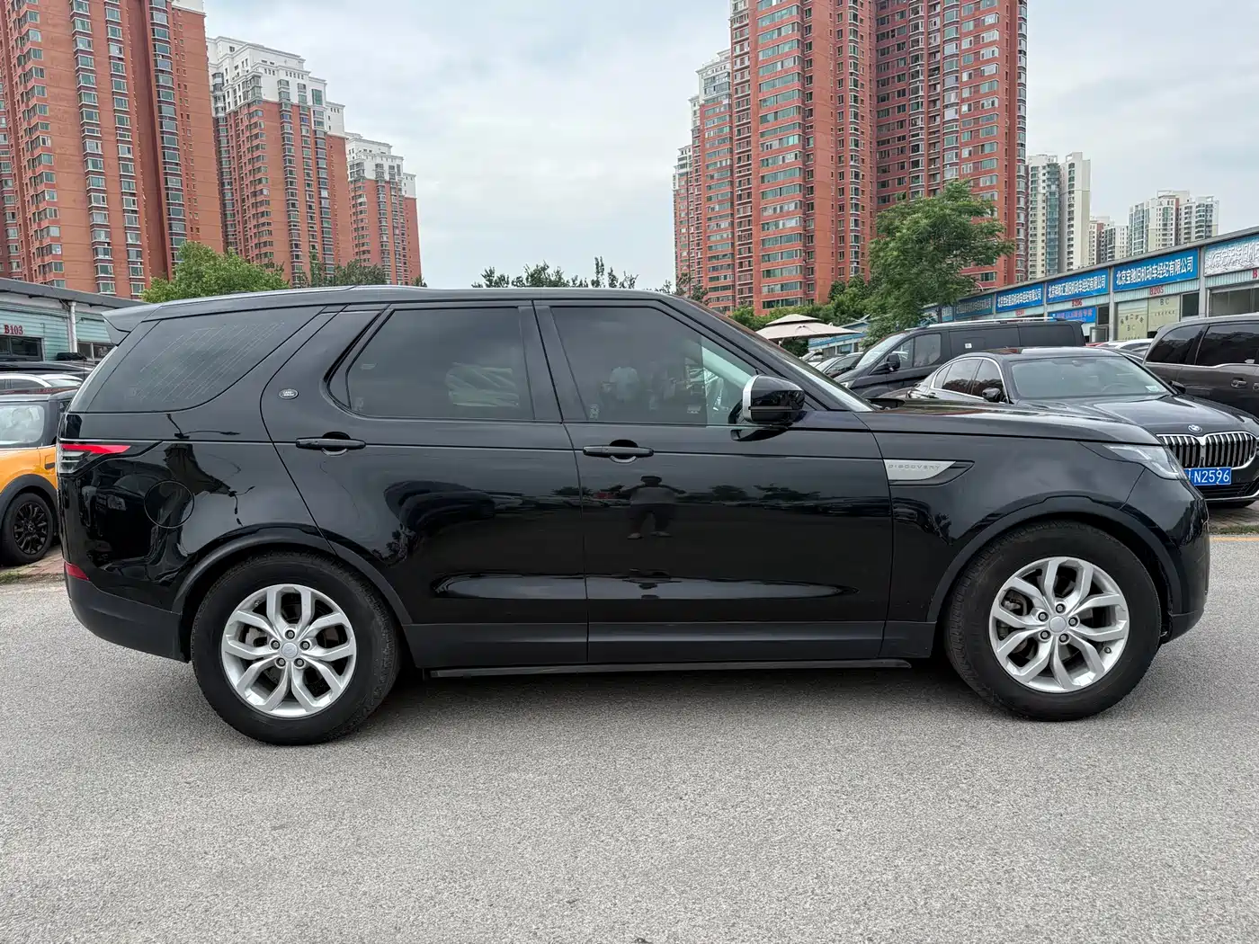 Land Rover Discovery 2018 2.0T SE фото 13
