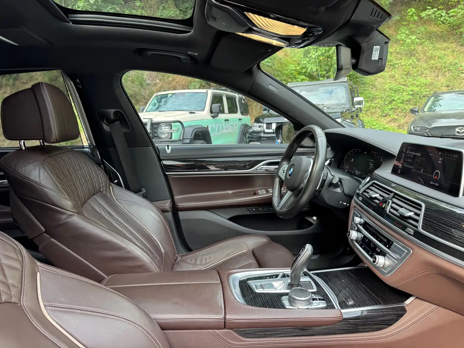 Photo 35 - BMW 7 Series