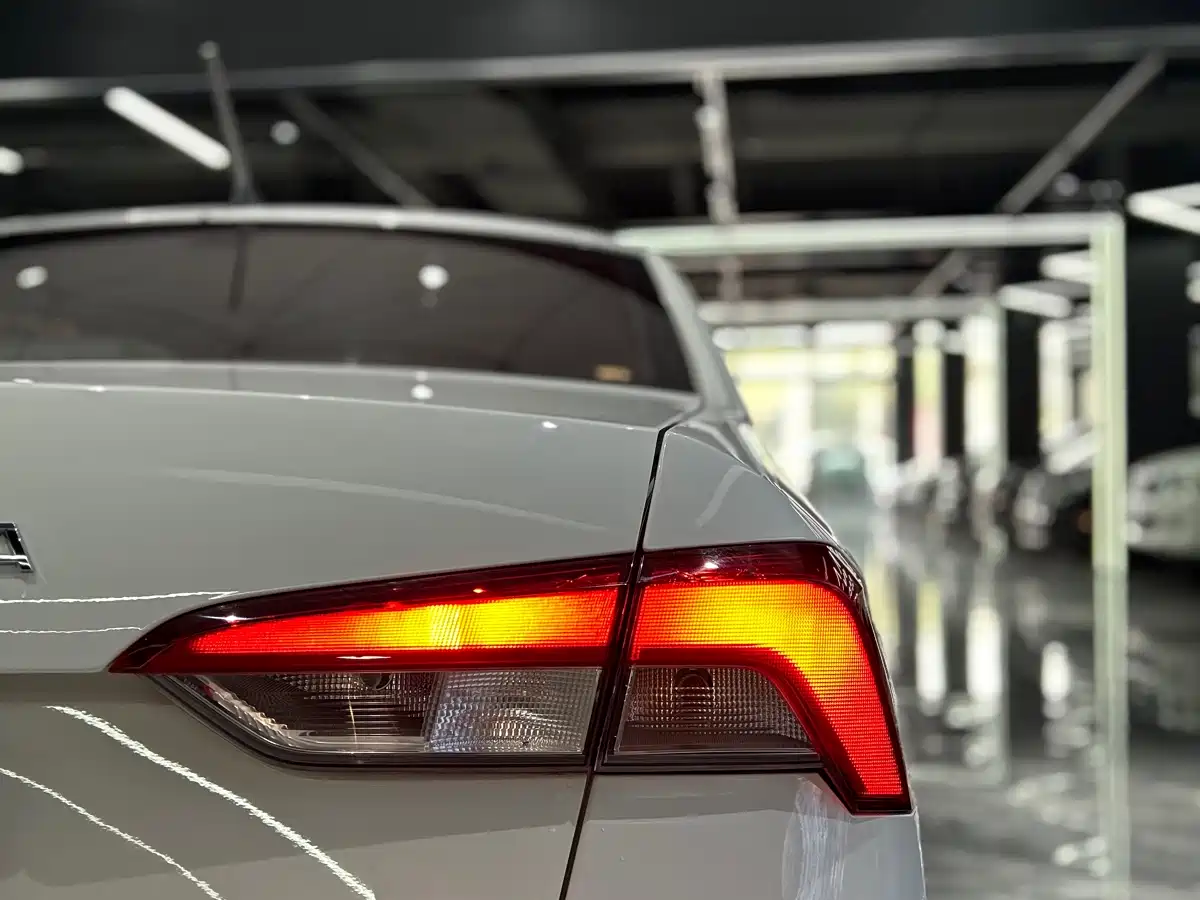 Škoda Rapid 2022 1.5L Automatic Comfort Edition фото 32