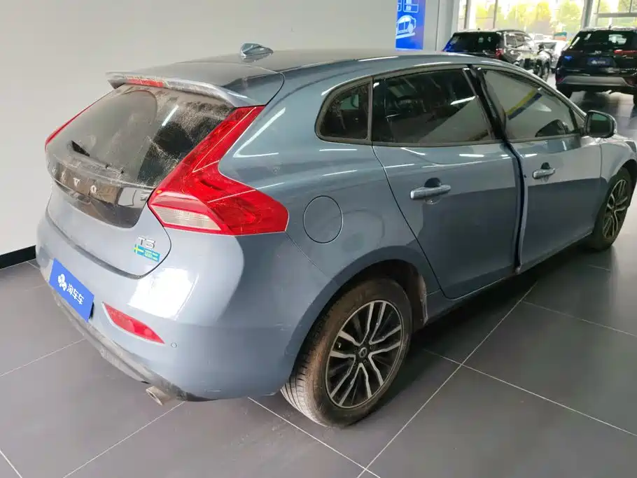2018 Volvo V40