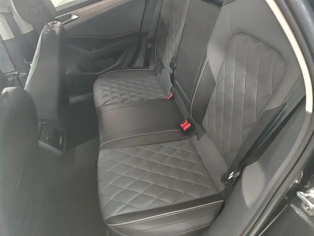 Volkswagen Sagitar 2023 300TSI DSG Surpassing Edition фото 17