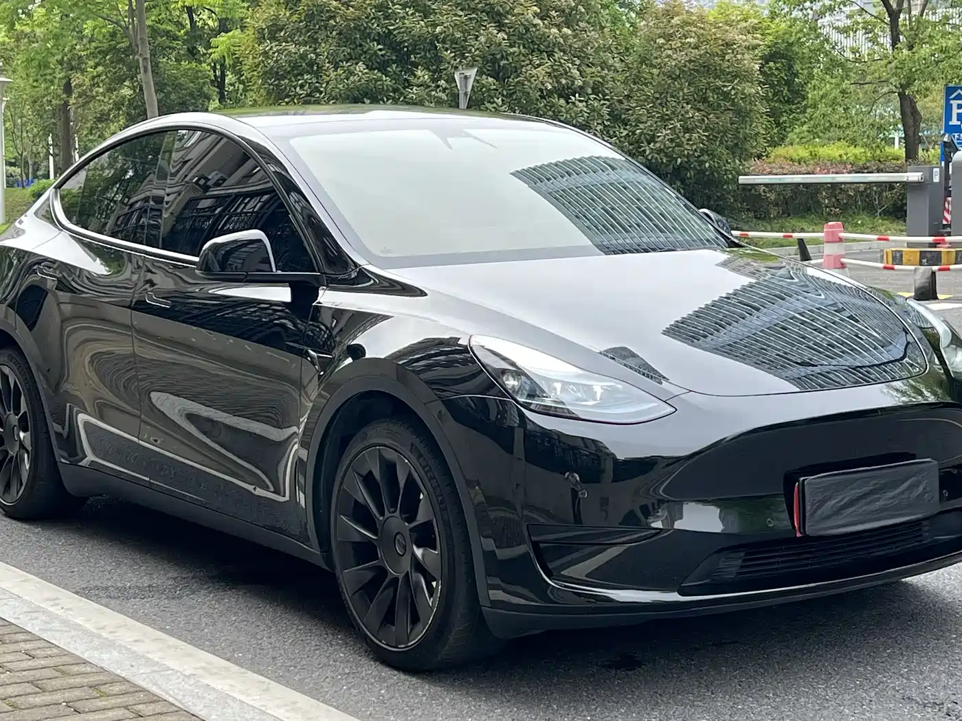 TESLA MODEL Y