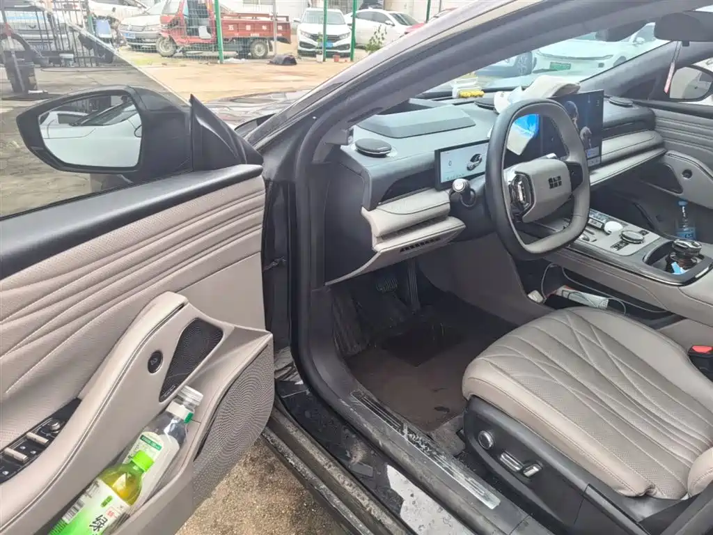 Geely Galaxy Galaxy Xingyao 8 2025 Model 130km EM-i Flagship Edition фото 16