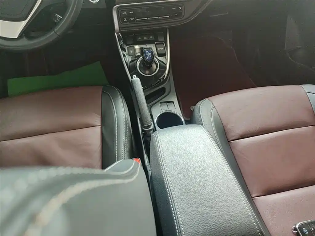 Toyota Corolla 2018 Hybrid 1.8L E-CVT Smart Edition фото 10